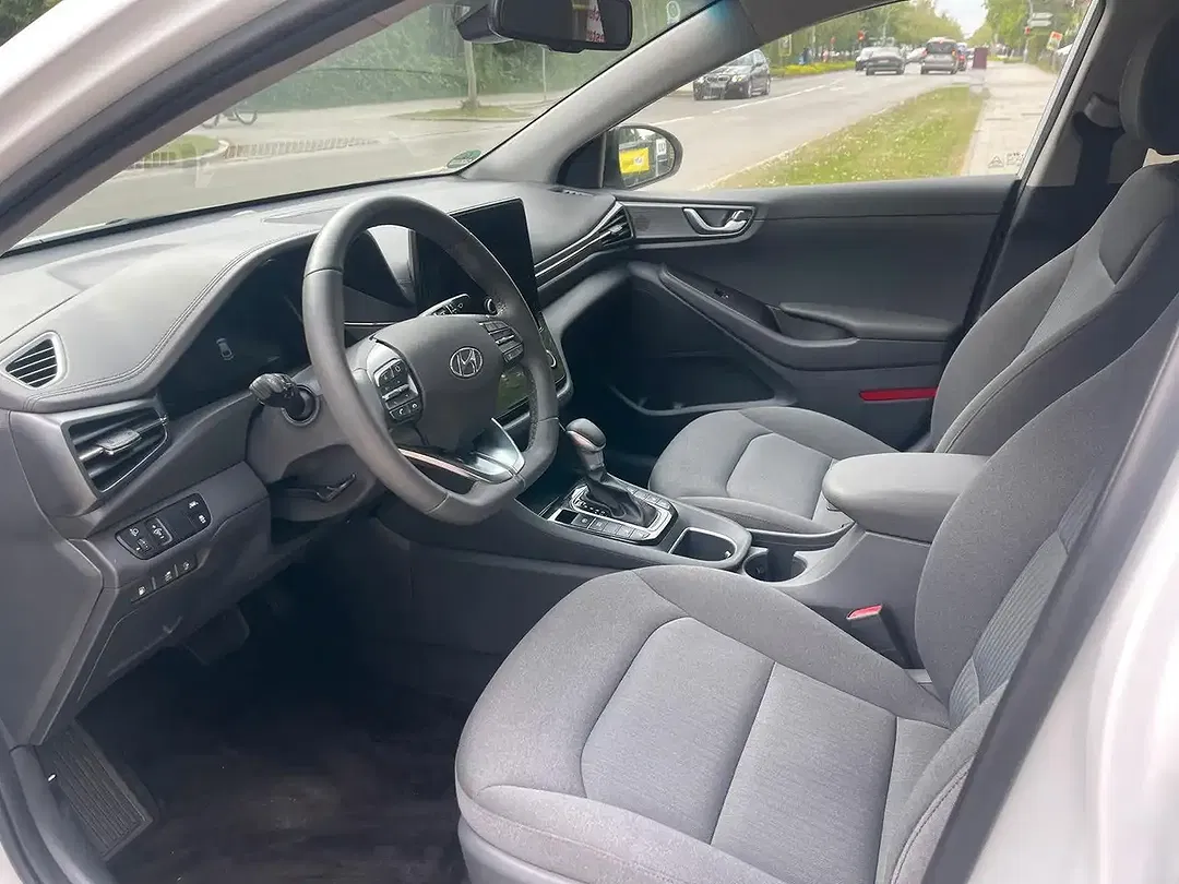 Hyundai IONIQ PHEV Hybrid Style - Thumbnail 9