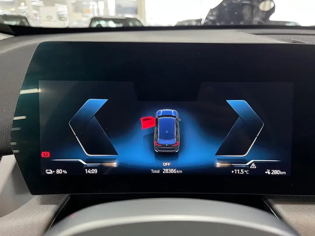 BMW iX1 xDrive - Thumbnail 6