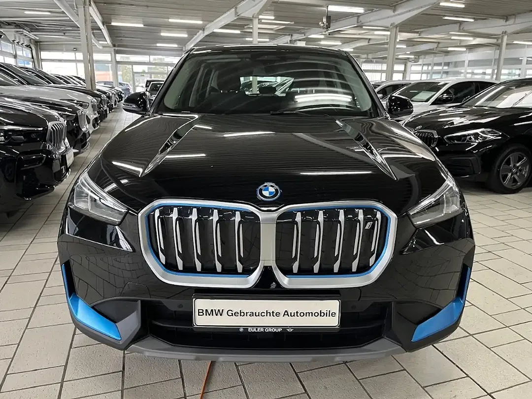 BMW iX1 xDrive - Thumbnail 3