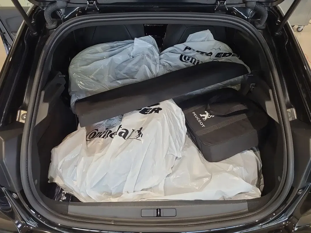 Peugeot 208 GT - Thumbnail 14