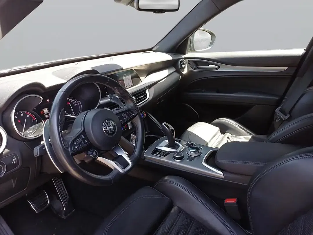 Alfa Romeo Stelvio Q4 Veloce - Thumbnail 9
