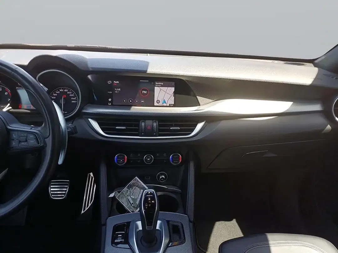 Alfa Romeo Stelvio Q4 Veloce - Thumbnail 10