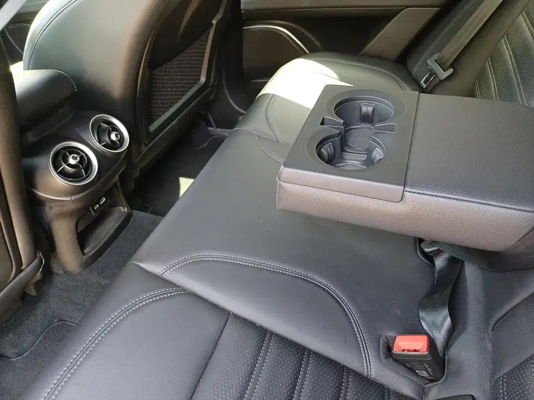 Alfa Romeo Stelvio Q4 Veloce - Thumbnail 3
