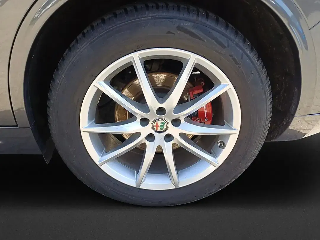 Alfa Romeo Stelvio Q4 Veloce - Thumbnail 6