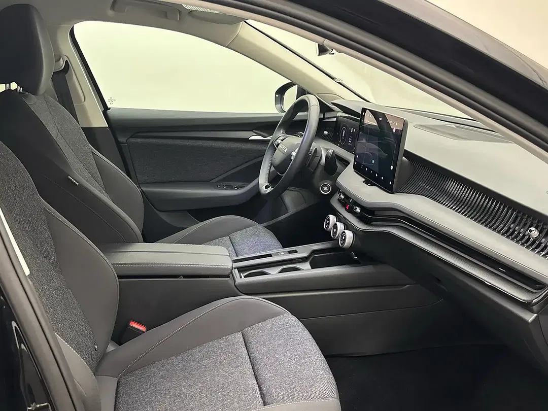 Skoda Superb 2.0 TDI DSG Combi Essence - Thumbnail 9