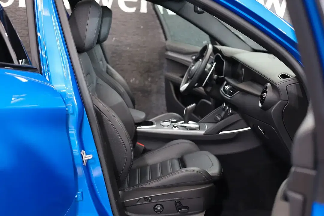 Alfa Romeo Stelvio Q4 Veloce Sport - Thumbnail 4