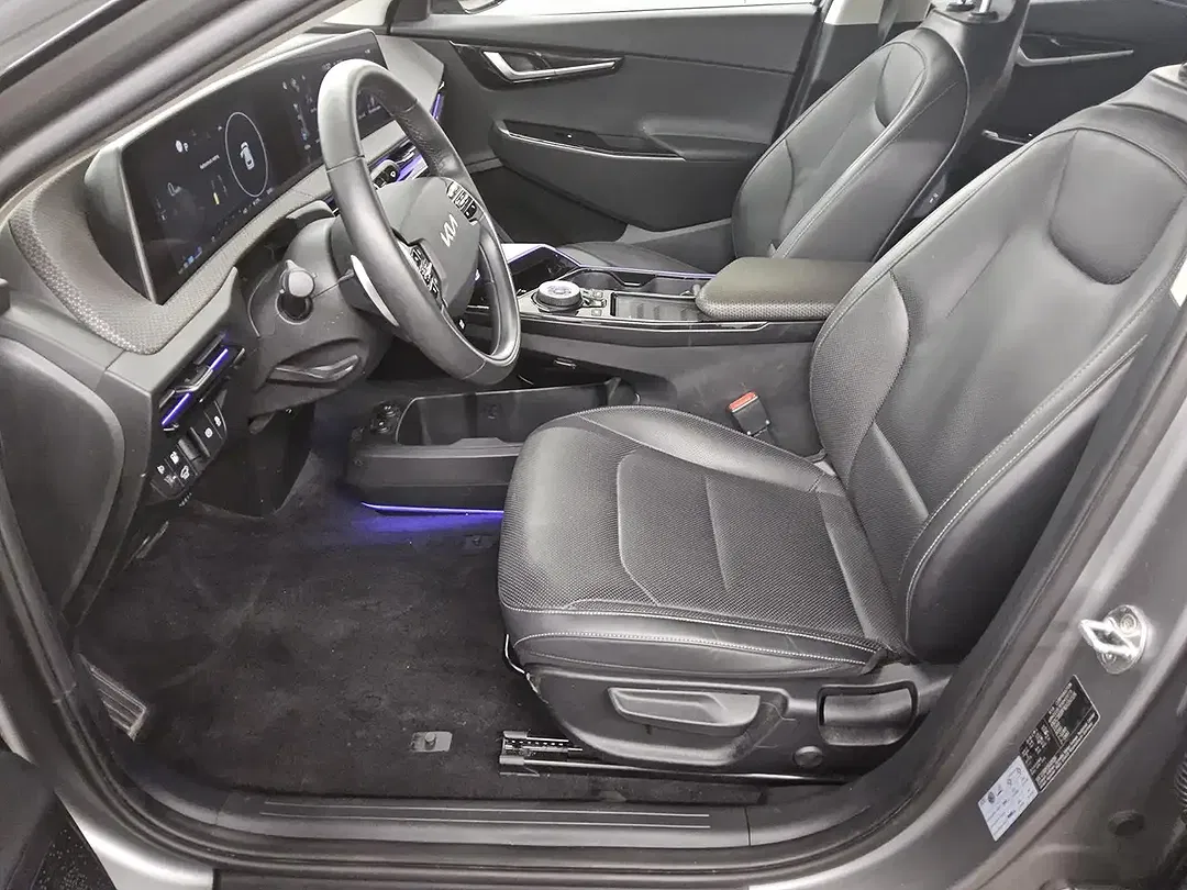 Kia EV6 - Thumbnail 10
