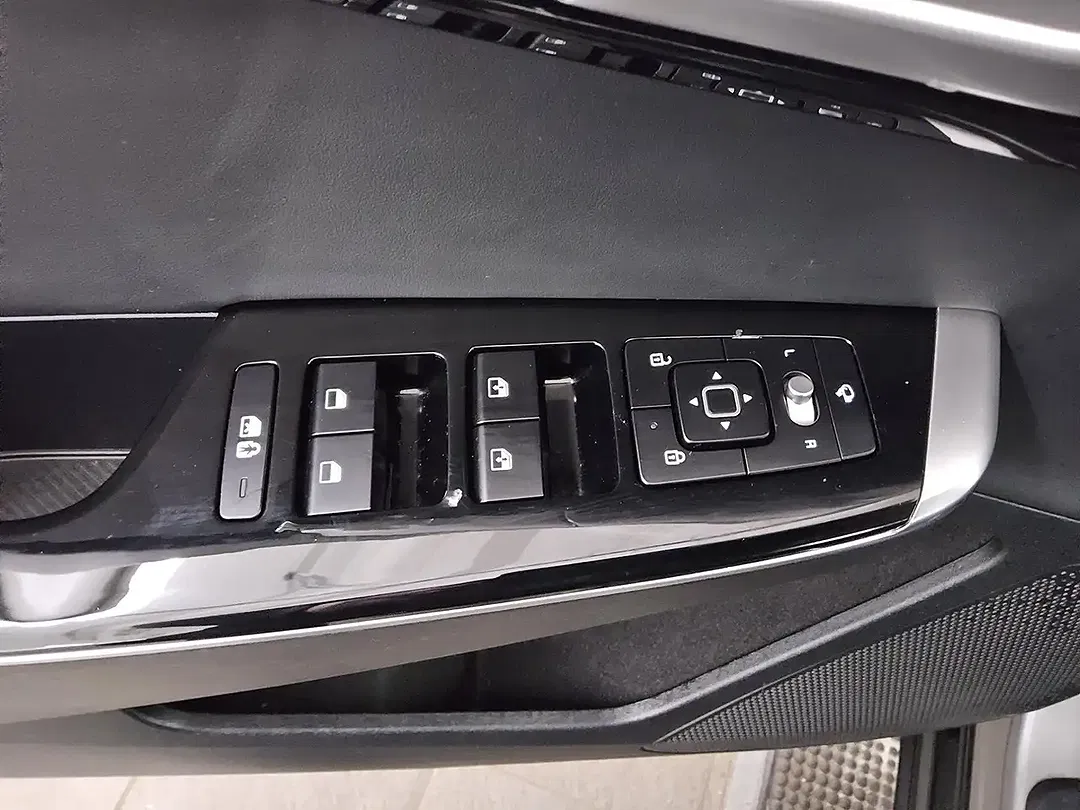 Kia EV6 - Thumbnail 11