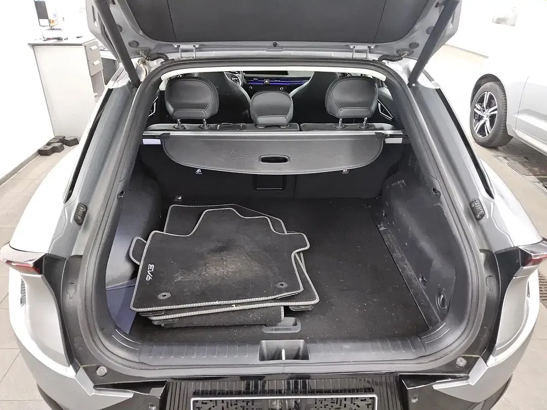 Kia EV6 - Thumbnail 13