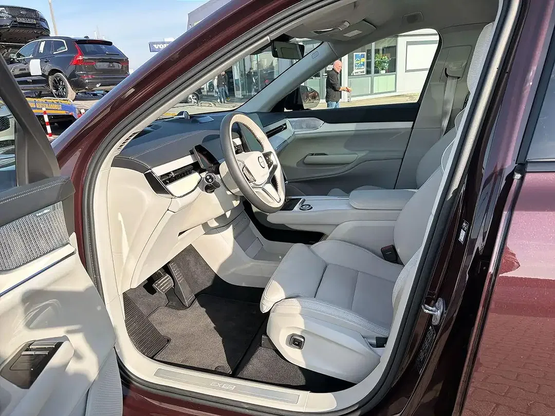 Volvo EX90 EV Single Motor Plus - Thumbnail 11