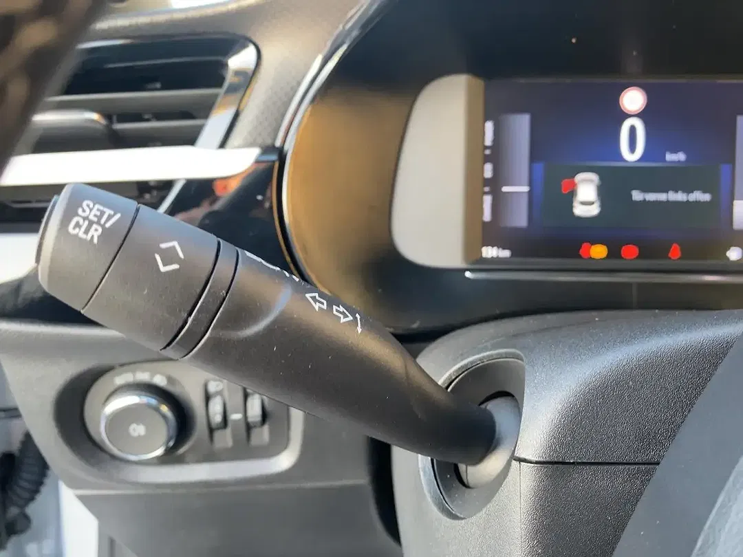 Opel Corsa GS - Thumbnail 8