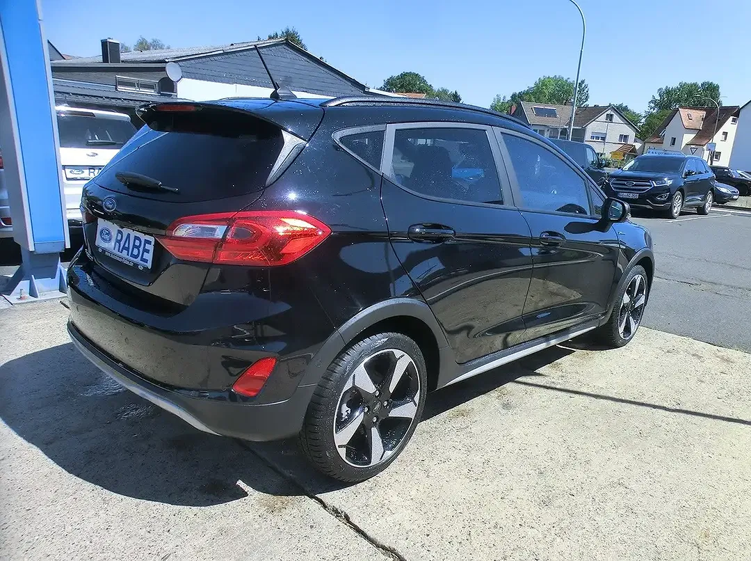 Ford Fiesta Active - Thumbnail 3