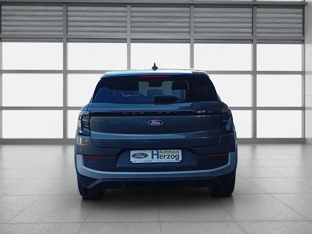 Ford Explorer Standard Range Premium - Thumbnail 4