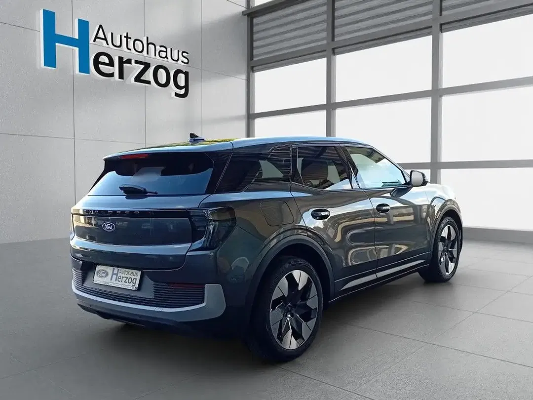 Ford Explorer Standard Range Premium - Thumbnail 5