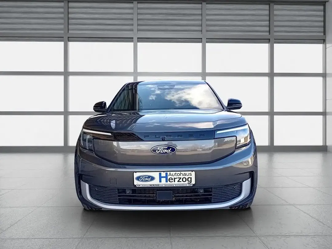 Ford Explorer Standard Range Premium - Thumbnail 8