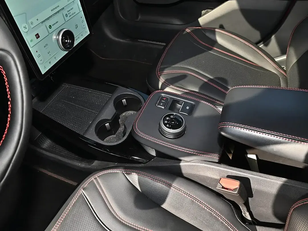 Ford Mustang Standard Range 4x4 - Thumbnail 11