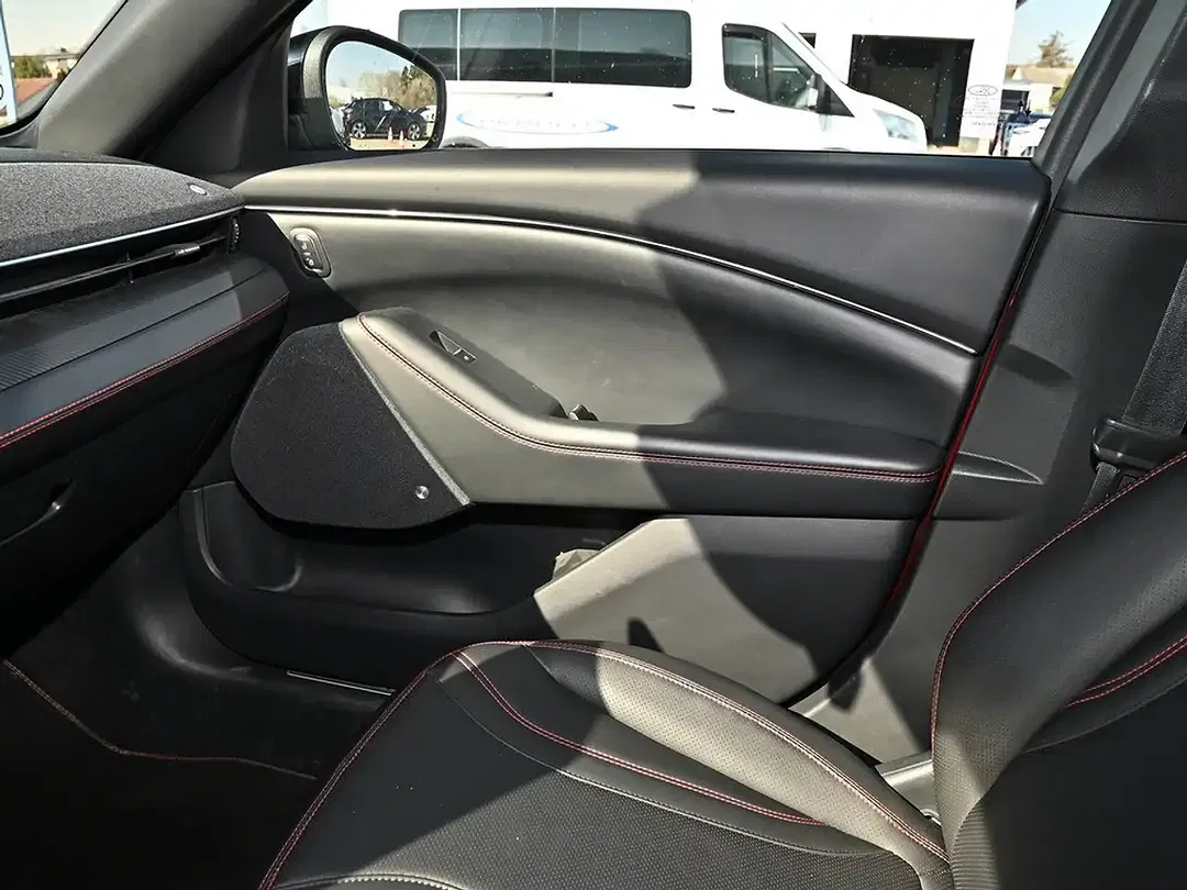 Ford Mustang Standard Range 4x4 - Thumbnail 12