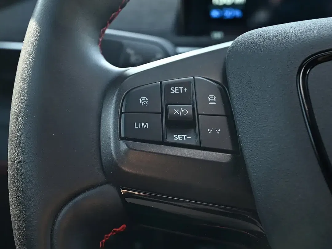 Ford Mustang Standard Range 4x4 - Thumbnail 14