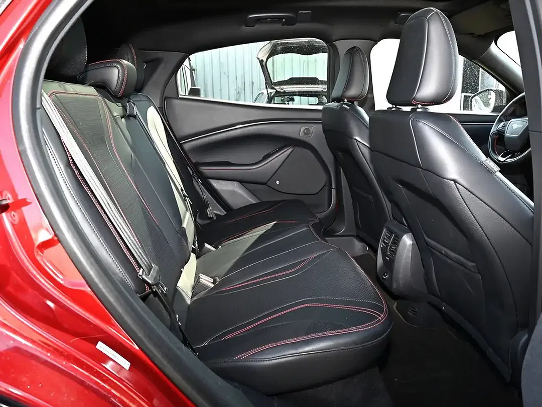 Ford Mustang Standard Range 4x4 - Thumbnail 4