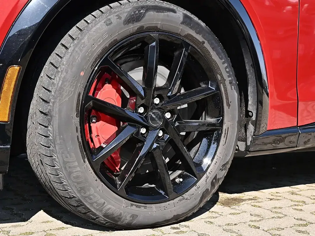 Ford Mustang Standard Range 4x4 - Thumbnail 5