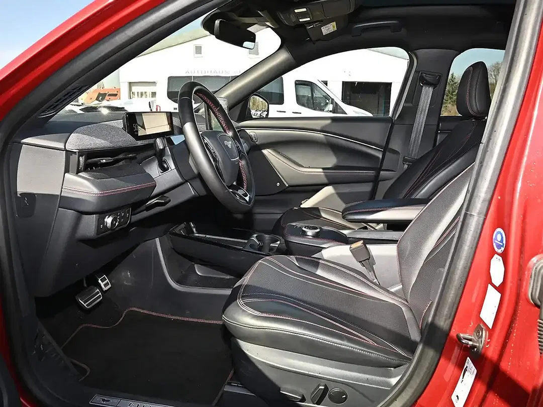 Ford Mustang Standard Range 4x4 - Thumbnail 7