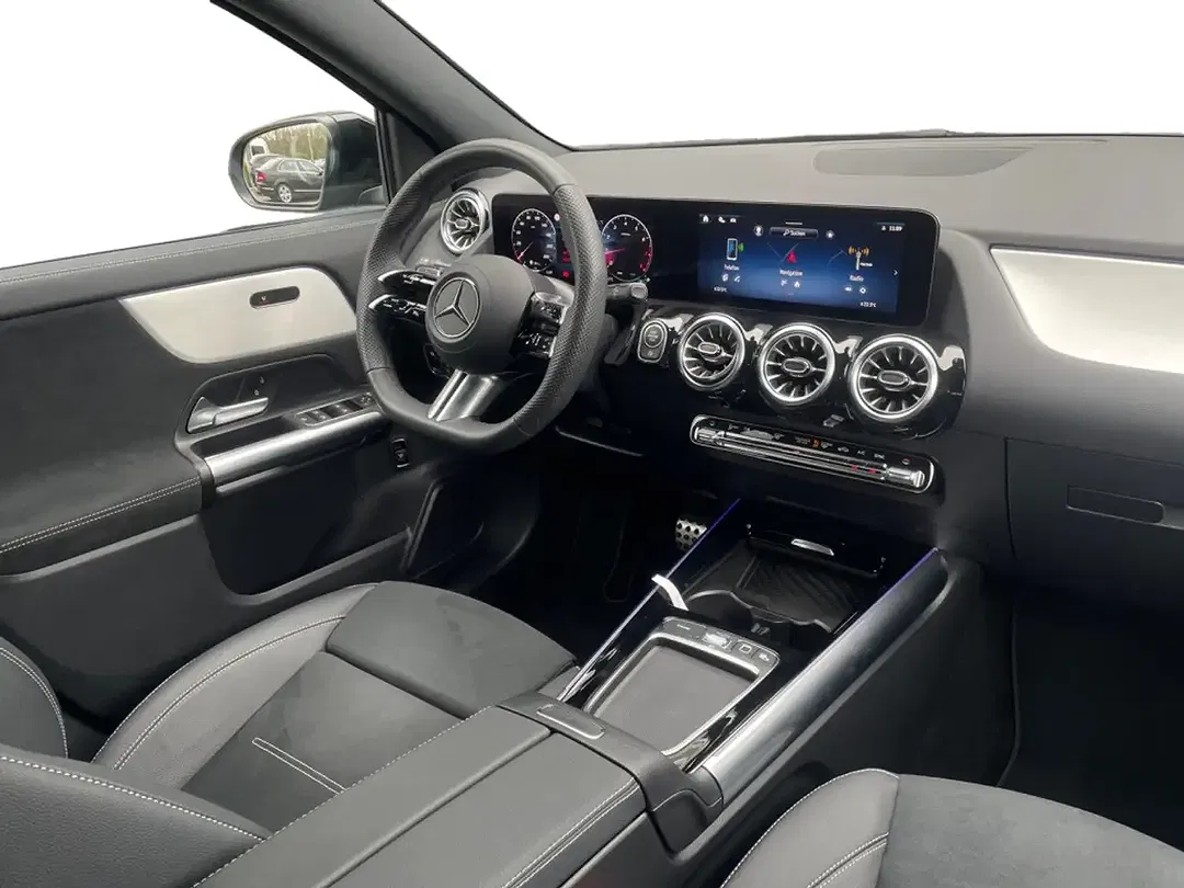 Mercedes-Benz GLA 200 AMG MBUX Night - Thumbnail 4