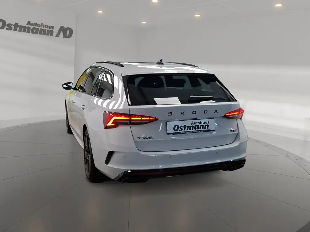 Skoda Octavia 2.0 TSI vRS Combi - foto 2