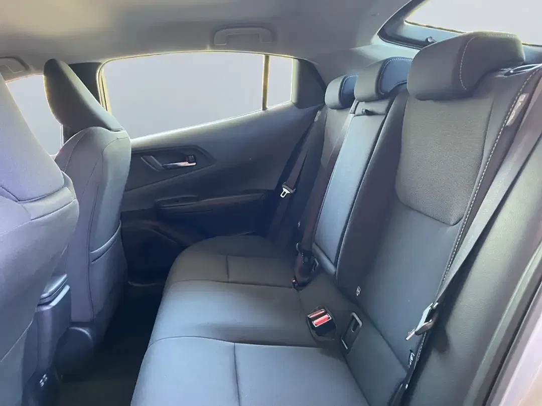 Toyota Prius PHEV Executive - Thumbnail 10