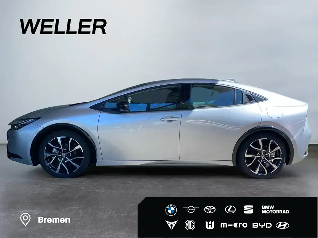 Toyota Prius PHEV Executive - Thumbnail 3