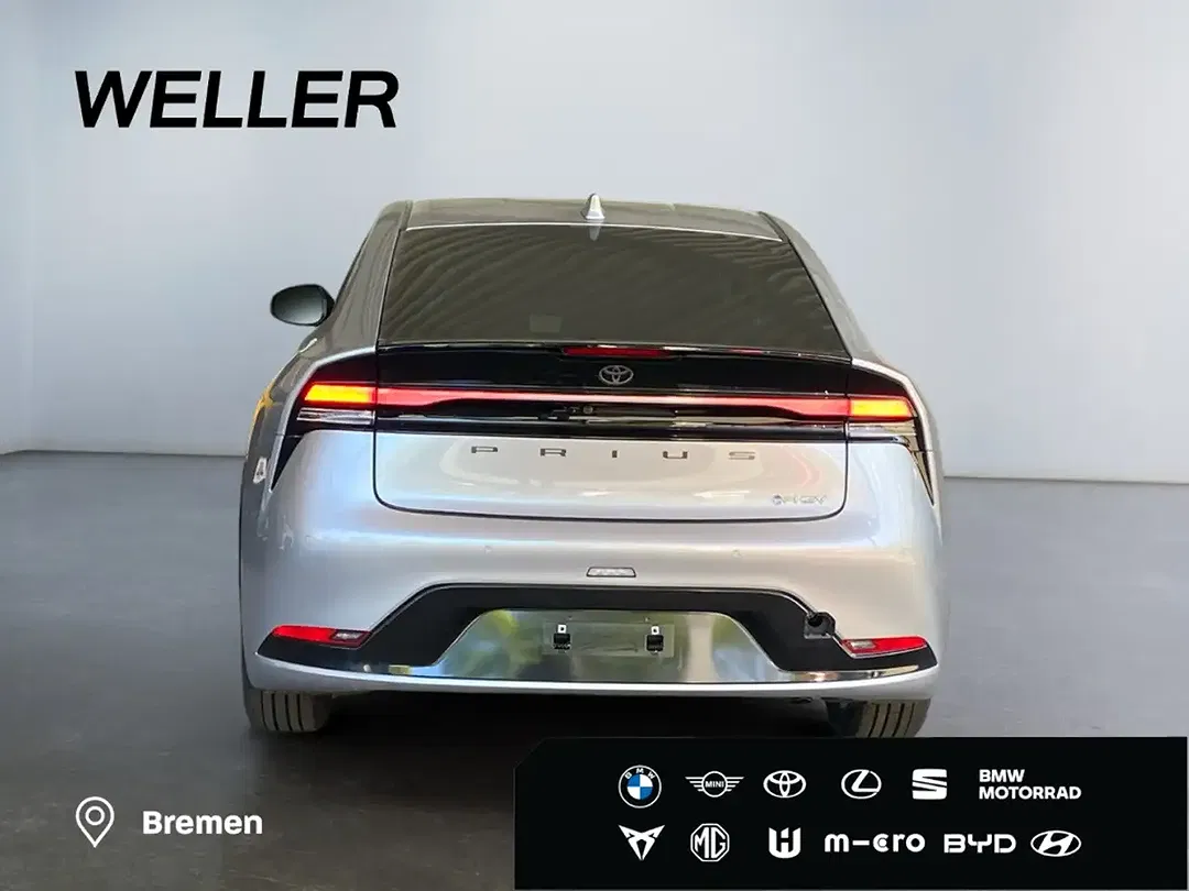 Toyota Prius PHEV Executive - Thumbnail 4