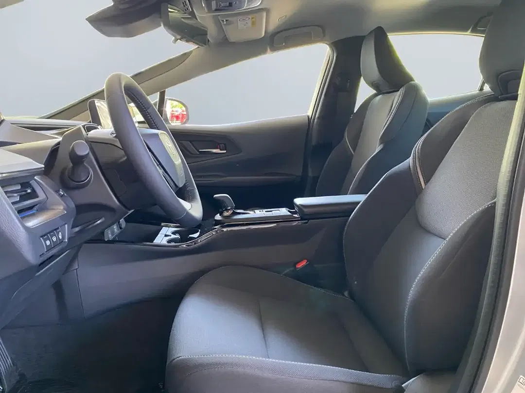 Toyota Prius PHEV Executive - Thumbnail 6