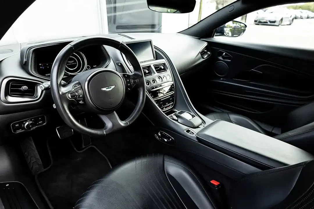 Aston Martin DB11 V8 Coupe - Thumbnail 11