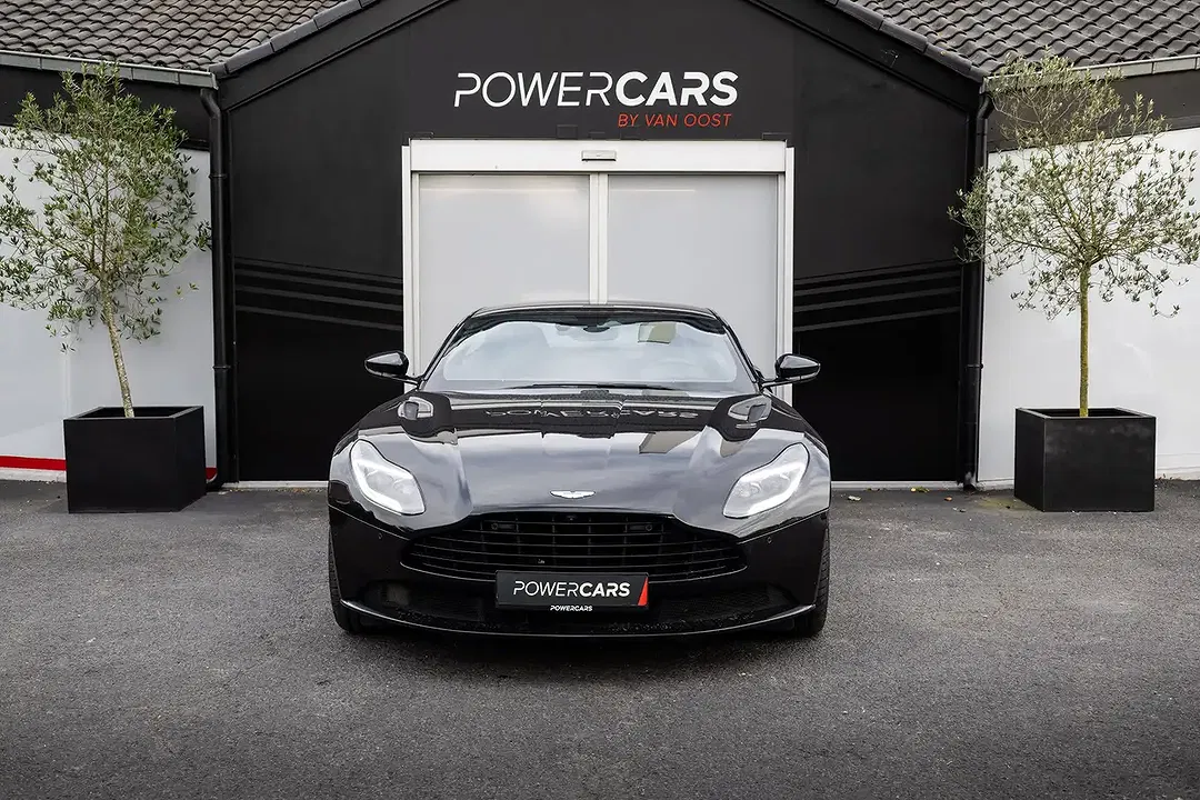 Aston Martin DB11 V8 Coupe - foto 2