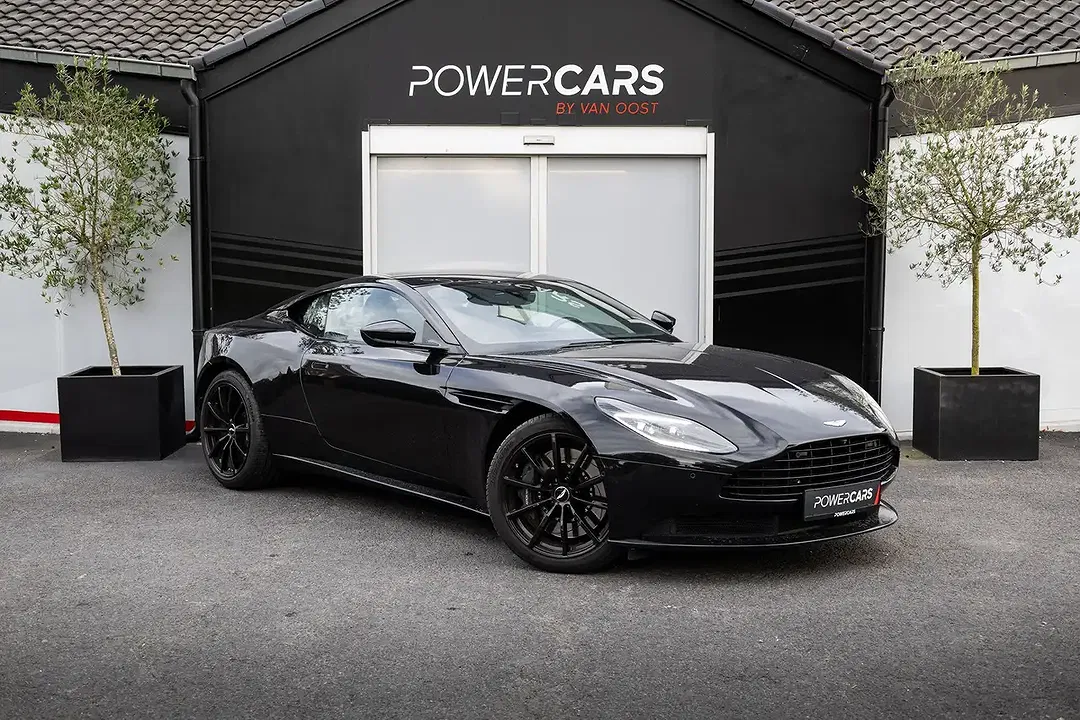 Aston Martin DB11 V8 Coupe - Thumbnail 3