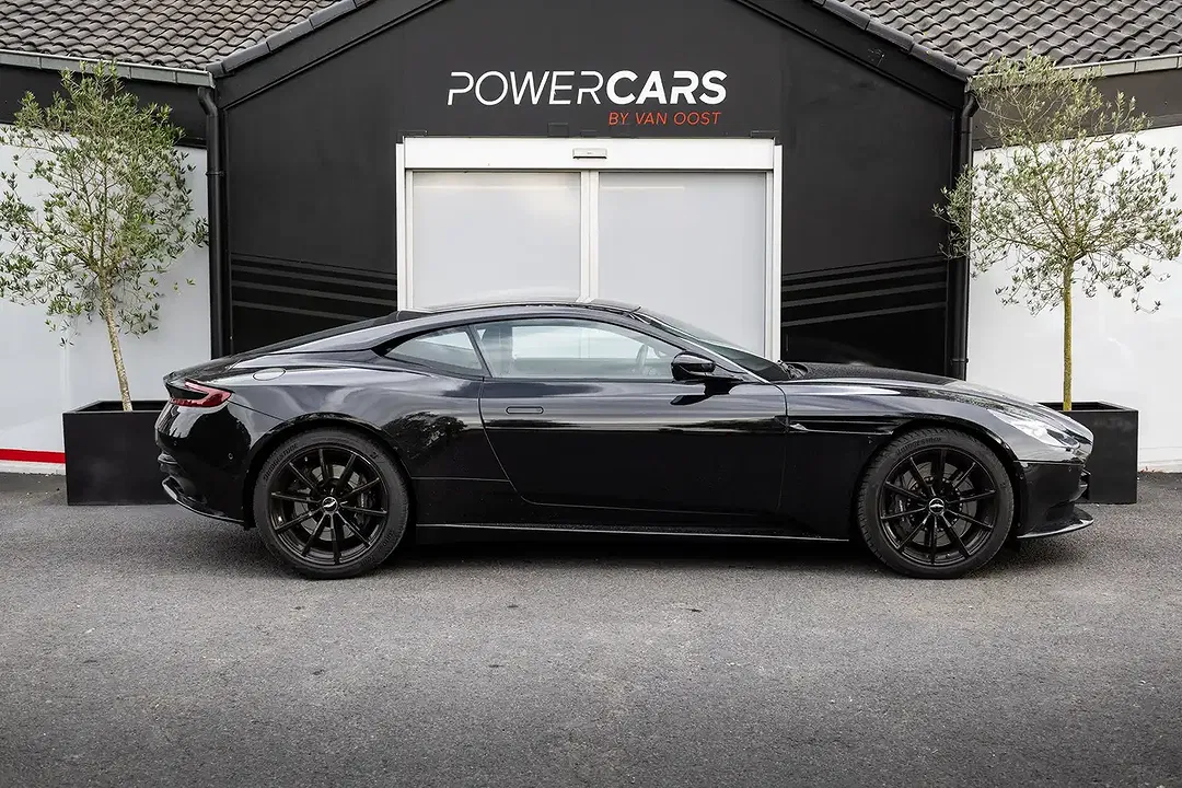 Aston Martin DB11 V8 Coupe - Thumbnail 4