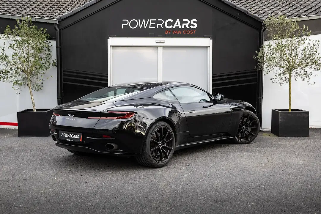 Aston Martin DB11 V8 Coupe - Thumbnail 6