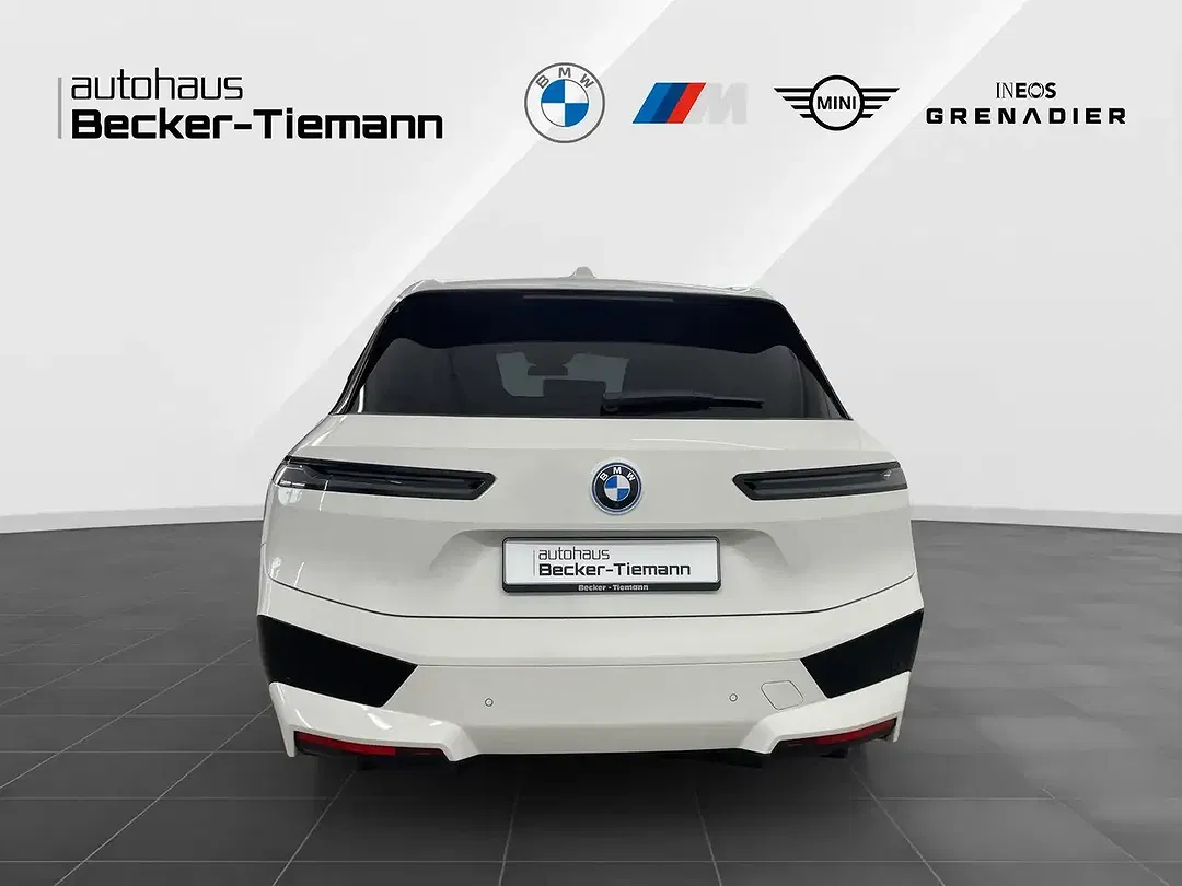 BMW iX xDrive - Thumbnail 3