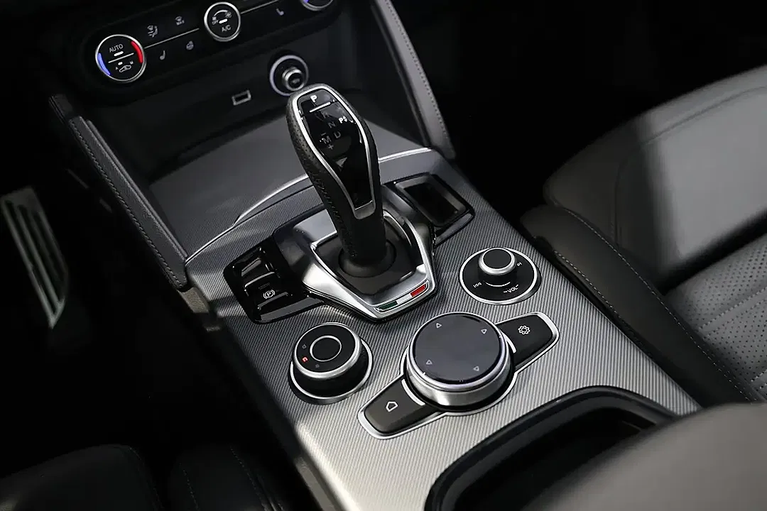 Alfa Romeo Stelvio 2.2 16V Q4 Veloce - Thumbnail 21