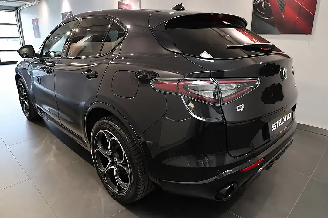 Alfa Romeo Stelvio 2.2 16V Q4 Veloce - Thumbnail 4