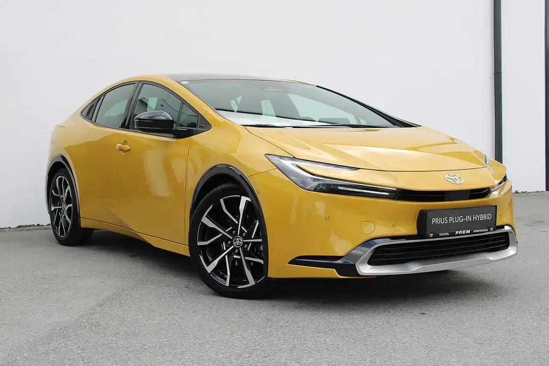 Toyota Prius PHEV - Thumbnail 11