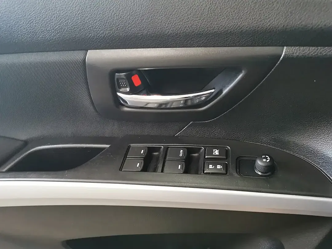 Suzuki S-Cross - Thumbnail 12