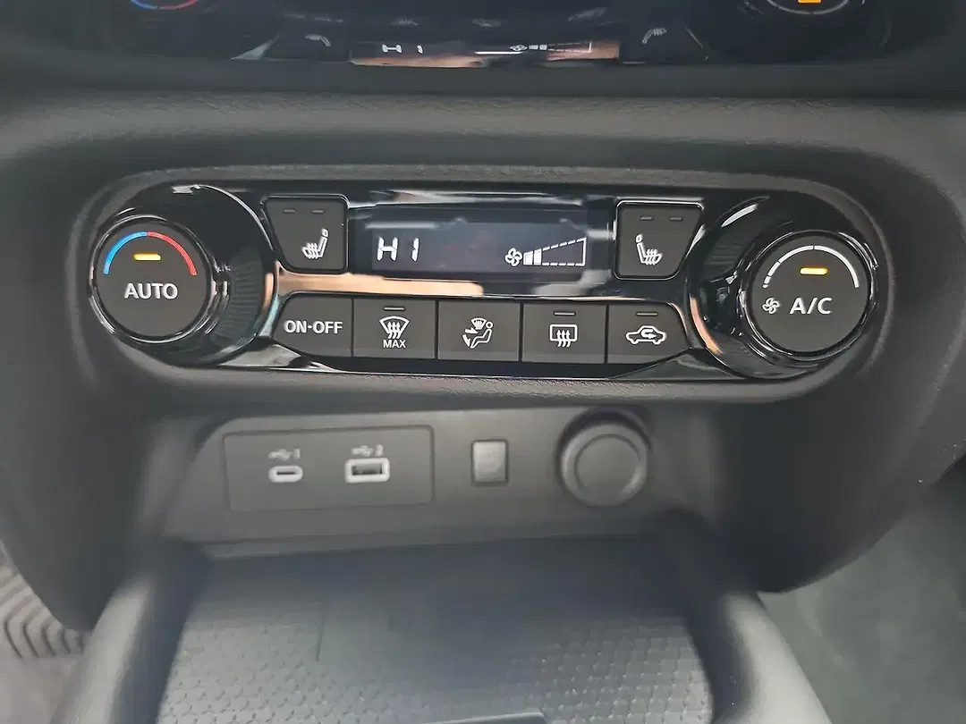 Nissan Juke 1.6 Hybrid Tekna - Thumbnail 11