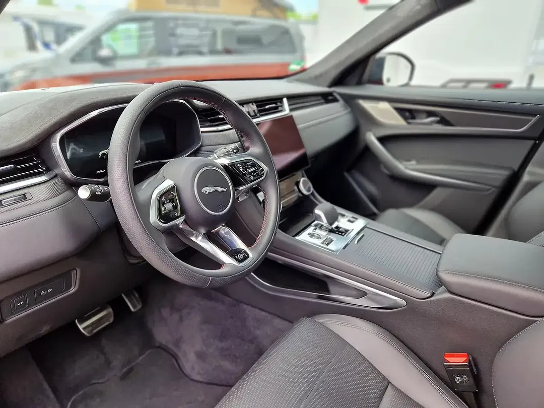 Jaguar F-Pace 5.0 4x4 SVR - Thumbnail 14