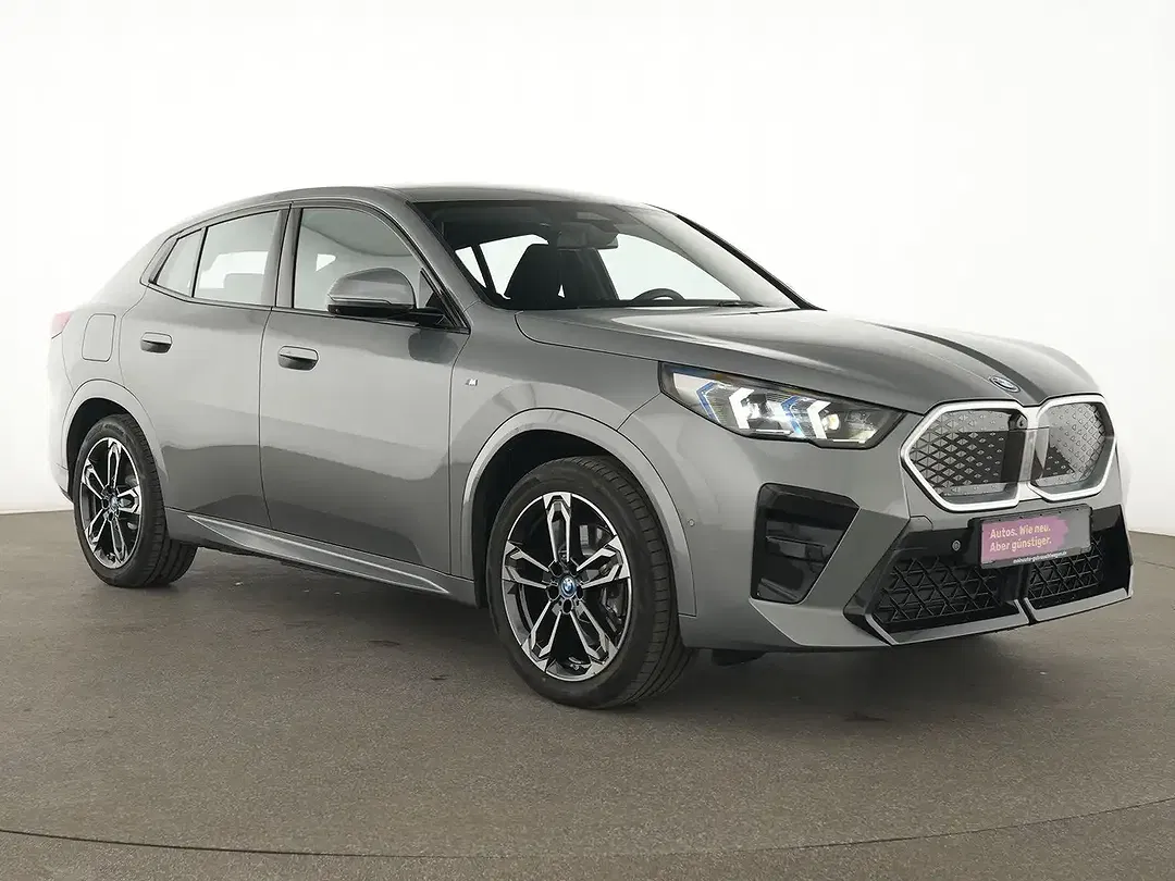BMW iX2 M Sport - Thumbnail 3