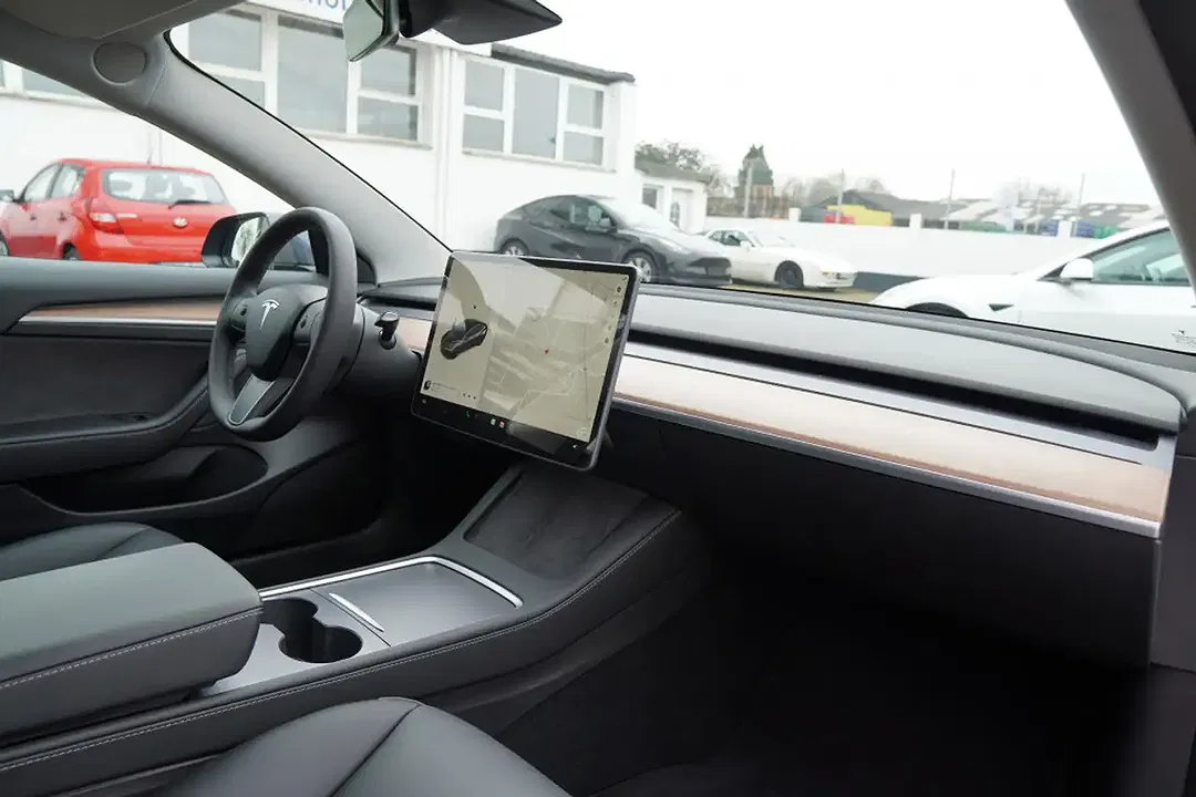 Tesla Model 3 Standard Range Plus - Thumbnail 10