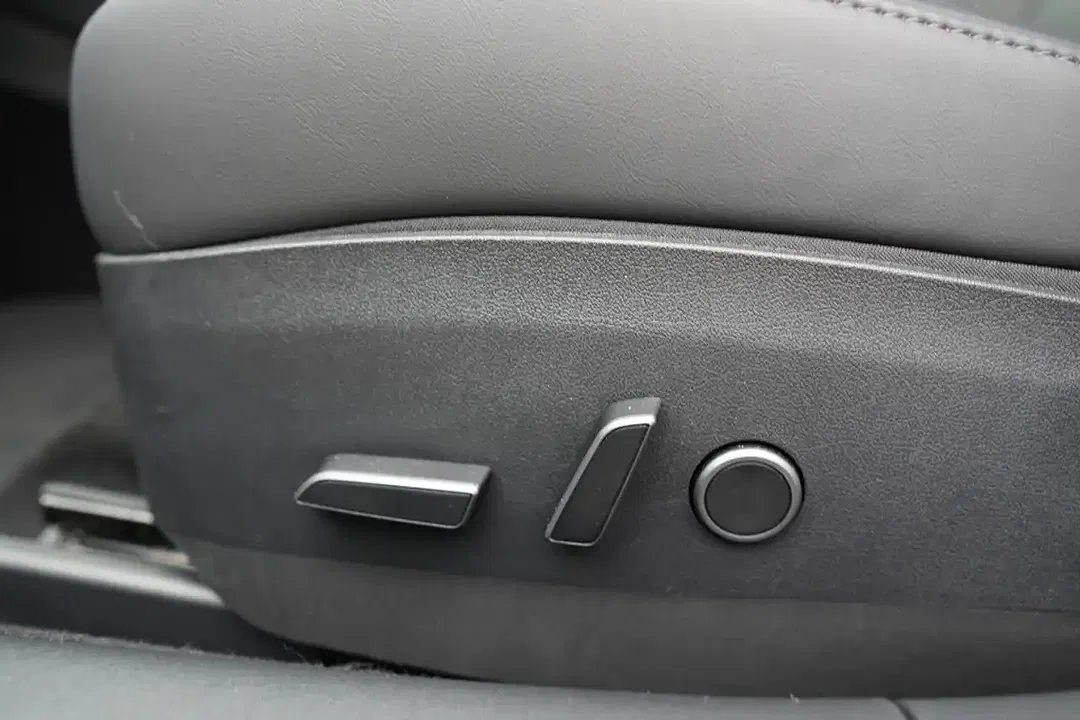 Tesla Model 3 Standard Range Plus - Thumbnail 13
