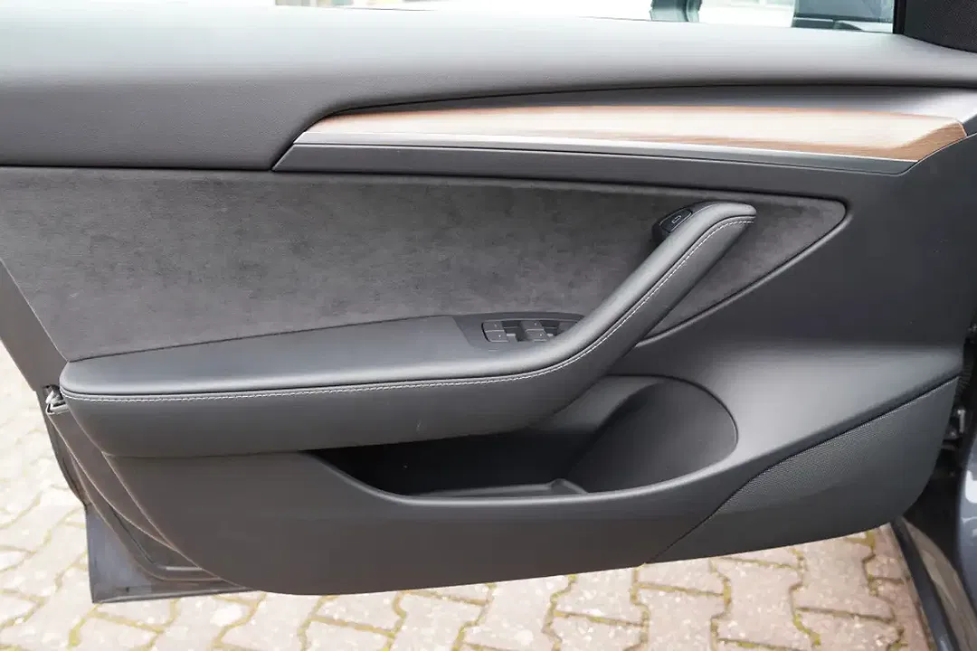 Tesla Model 3 Standard Range Plus - Thumbnail 14