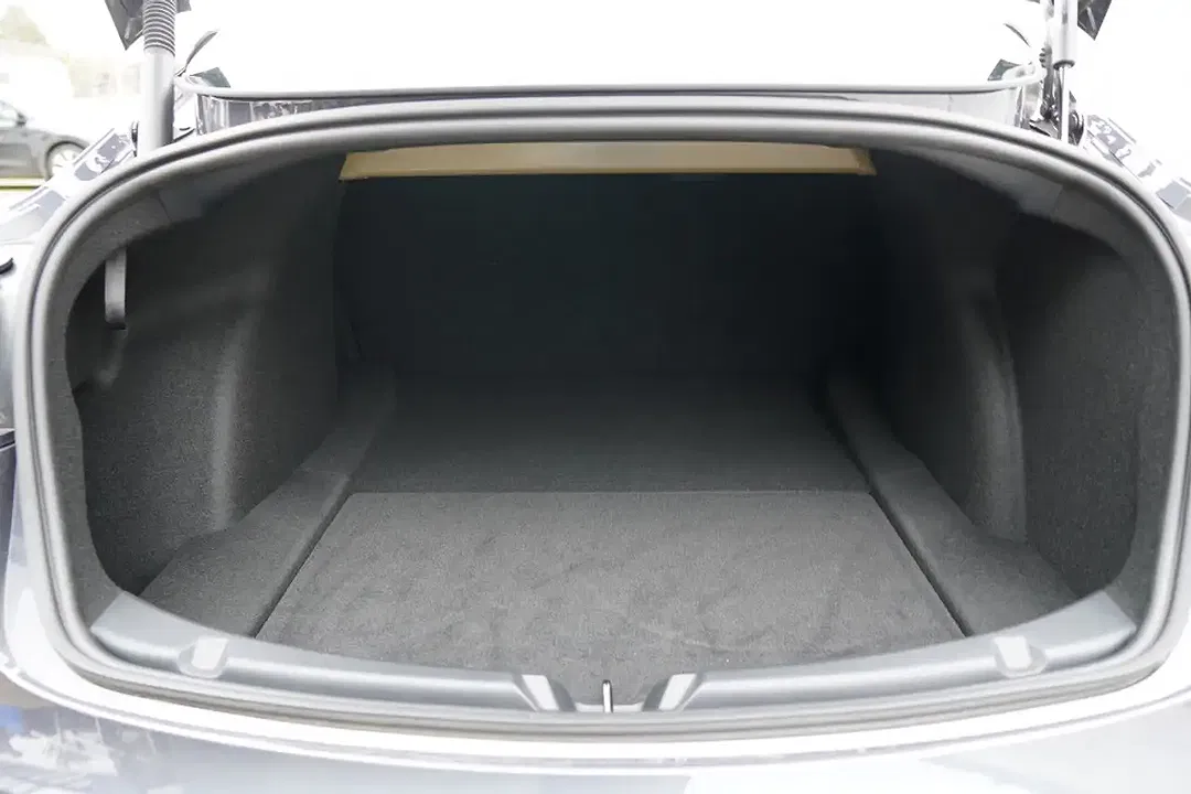 Tesla Model 3 Standard Range Plus - Thumbnail 16