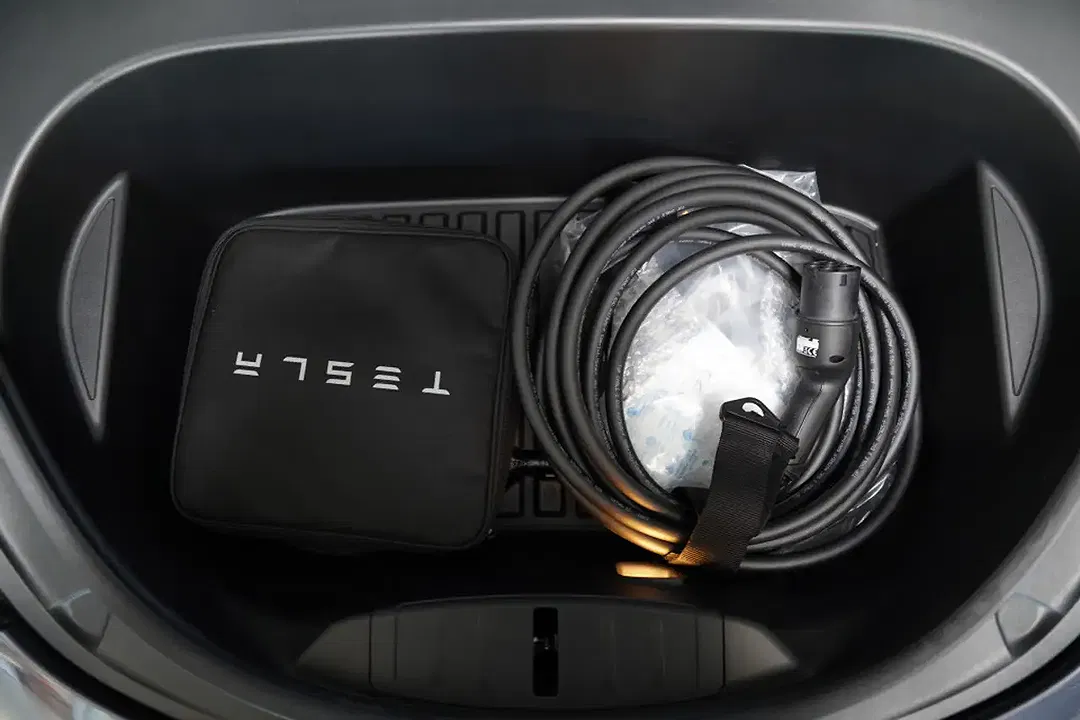 Tesla Model 3 Standard Range Plus - Thumbnail 17