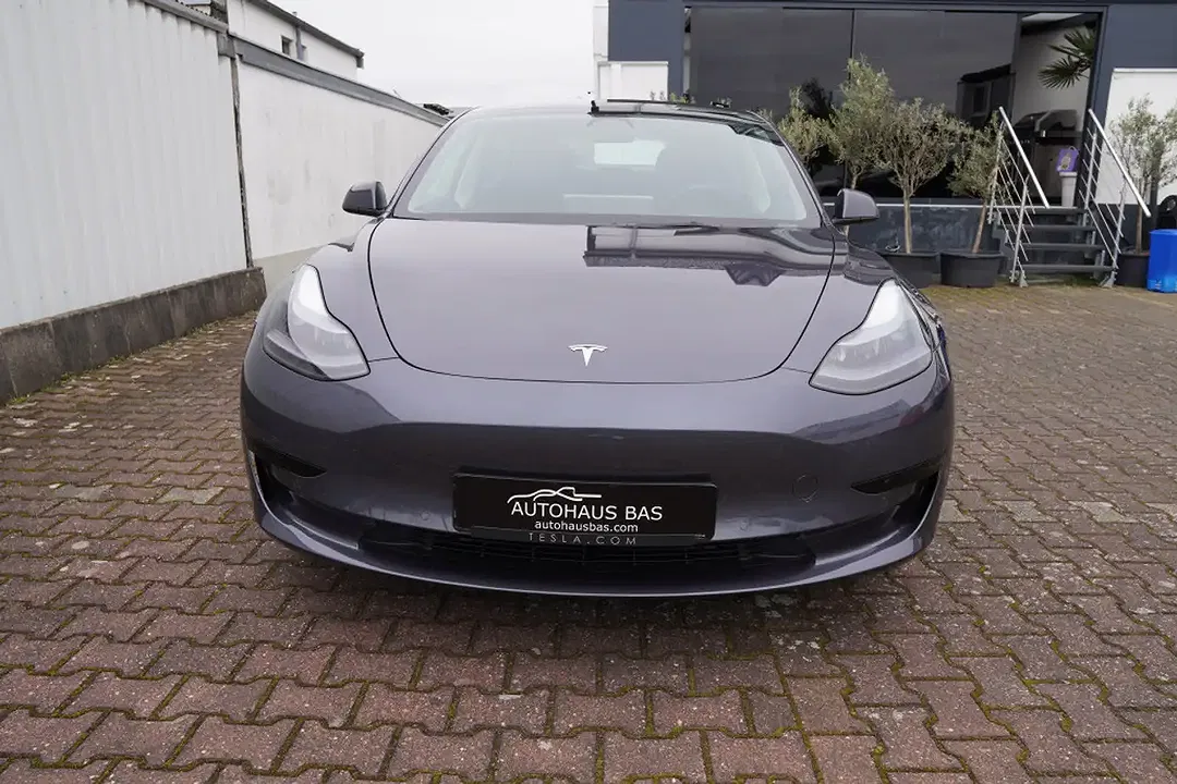 Tesla Model 3 Standard Range Plus - Thumbnail 3